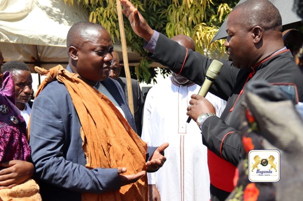  Here the newly installed clan head was being prayed for after his installation